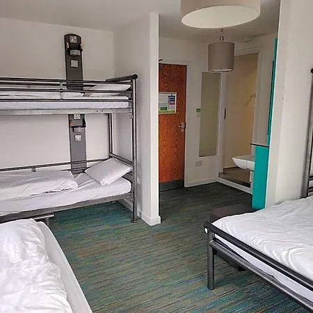 Yha Malham Hotel 4*